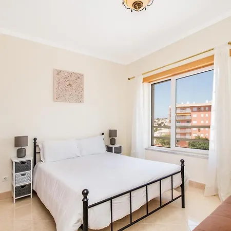 Golden Cliff Apartment *